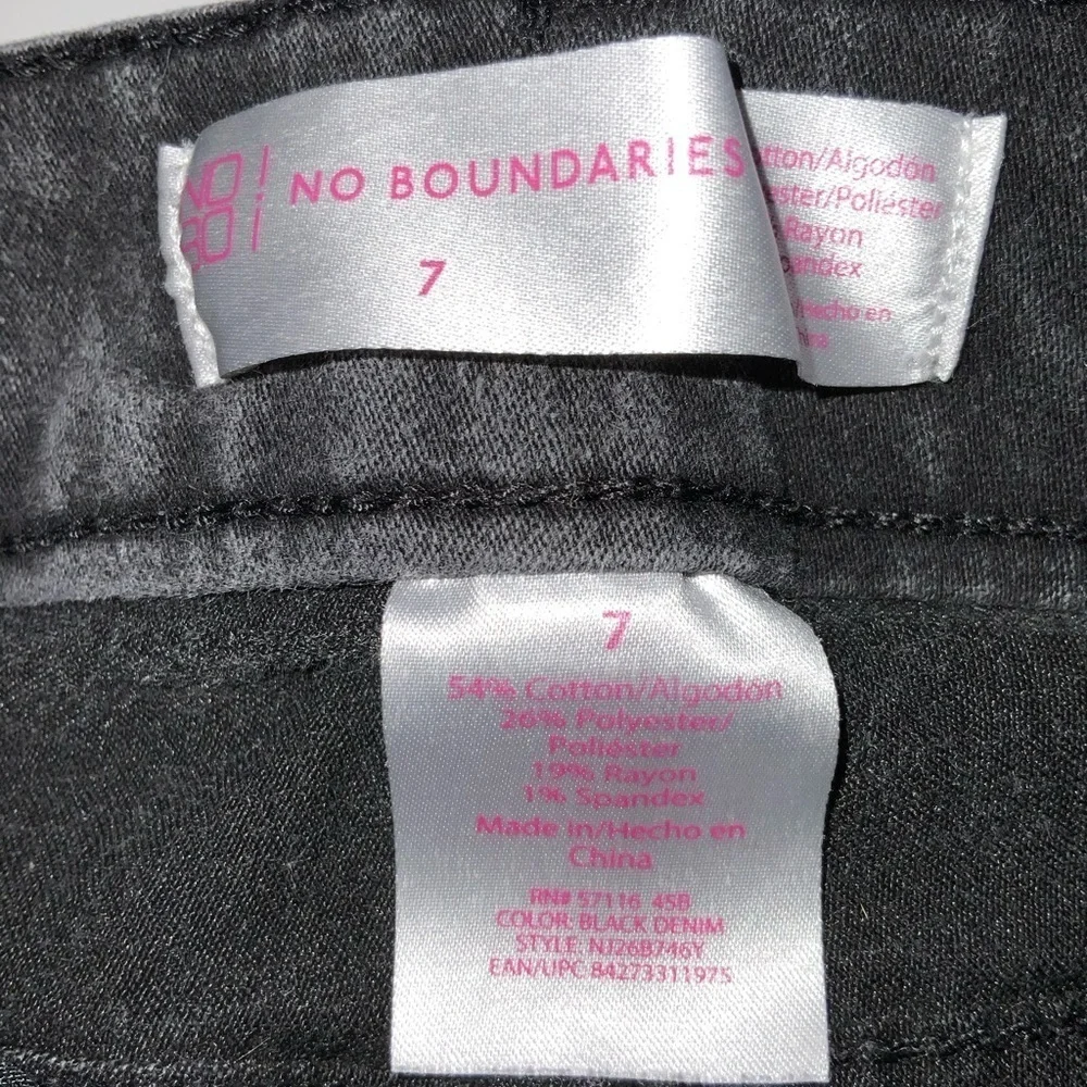 No Boundaries Black Fringe Hem Super Stretchy Jean Shorts Jr’s 7
